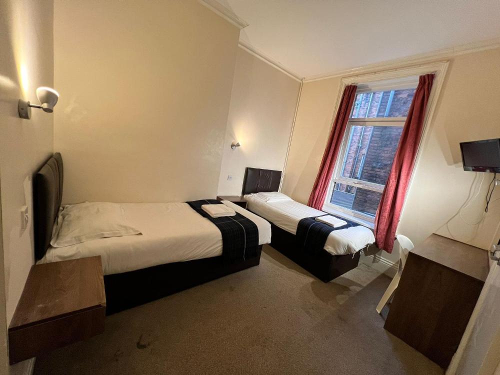 Twin Room with Private Bathroom